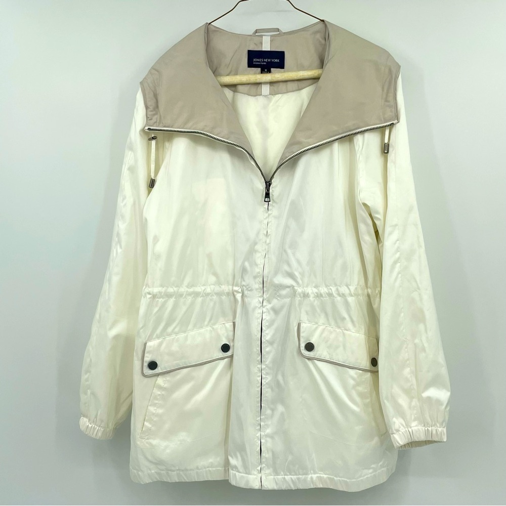 Jones New York Windbreaker/Raincoat – Cream Tan